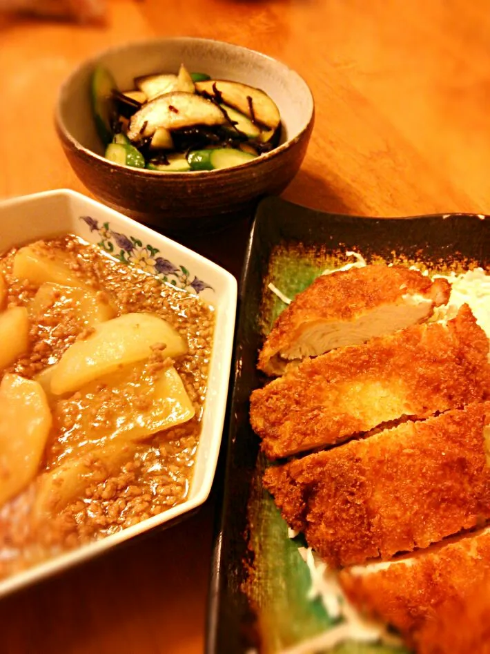 チキンカツ
蕪のそぼろあん
茄子と胡瓜の塩昆布漬け|ゆりっぺさん