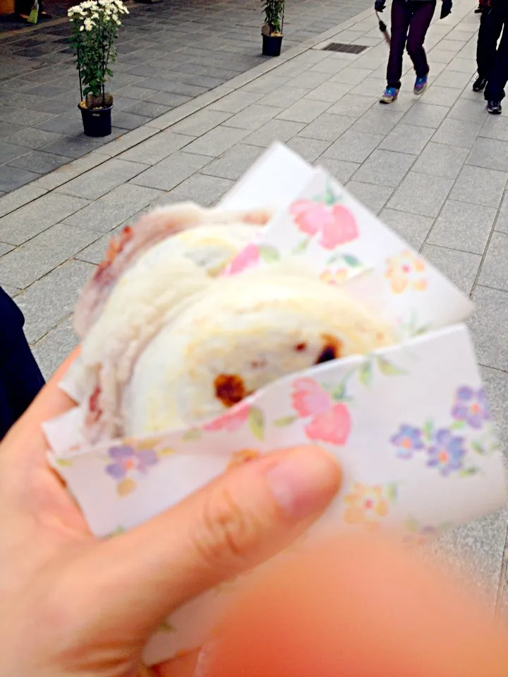 Snapdishの料理写真:熱々太宰府天満宮の梅ヶ枝餅|zcさん