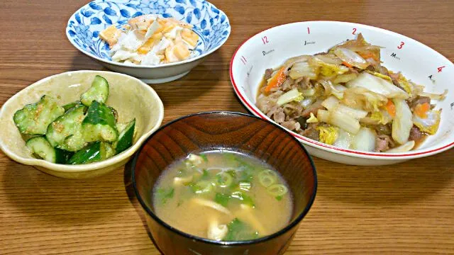 ・牛肉と冬野菜の炒め物
・胡瓜のたたき
・柿と蕪のサラダ
・蕪の葉と揚げのお味噌汁|ようかんさん