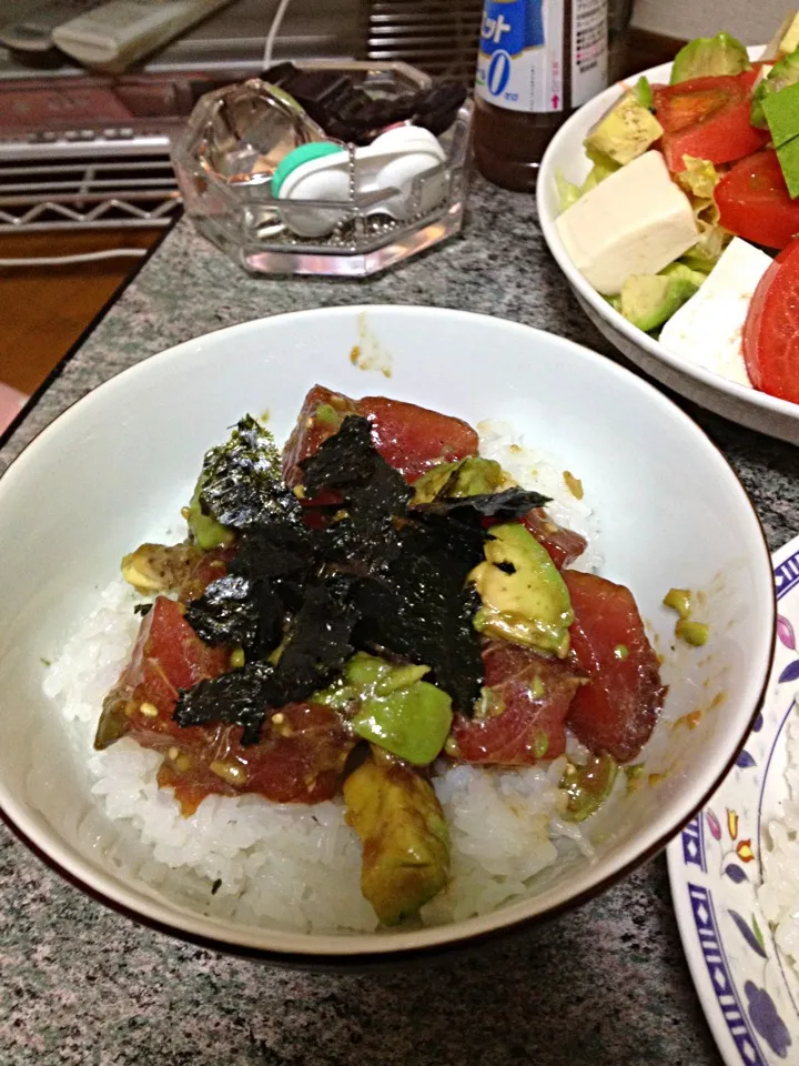 Snapdishの料理写真:マグロアボカド丼|宏樹さん