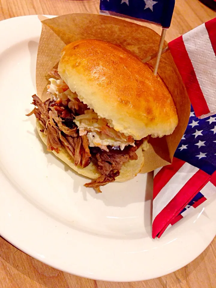 Pulled Pork with Coleslaw Sallad and Hamburger Bread|Patrikさん