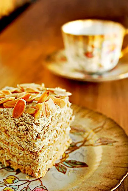 loving the sweetness and the nuttyness of this slice of sansrival cake|Jas Minさん