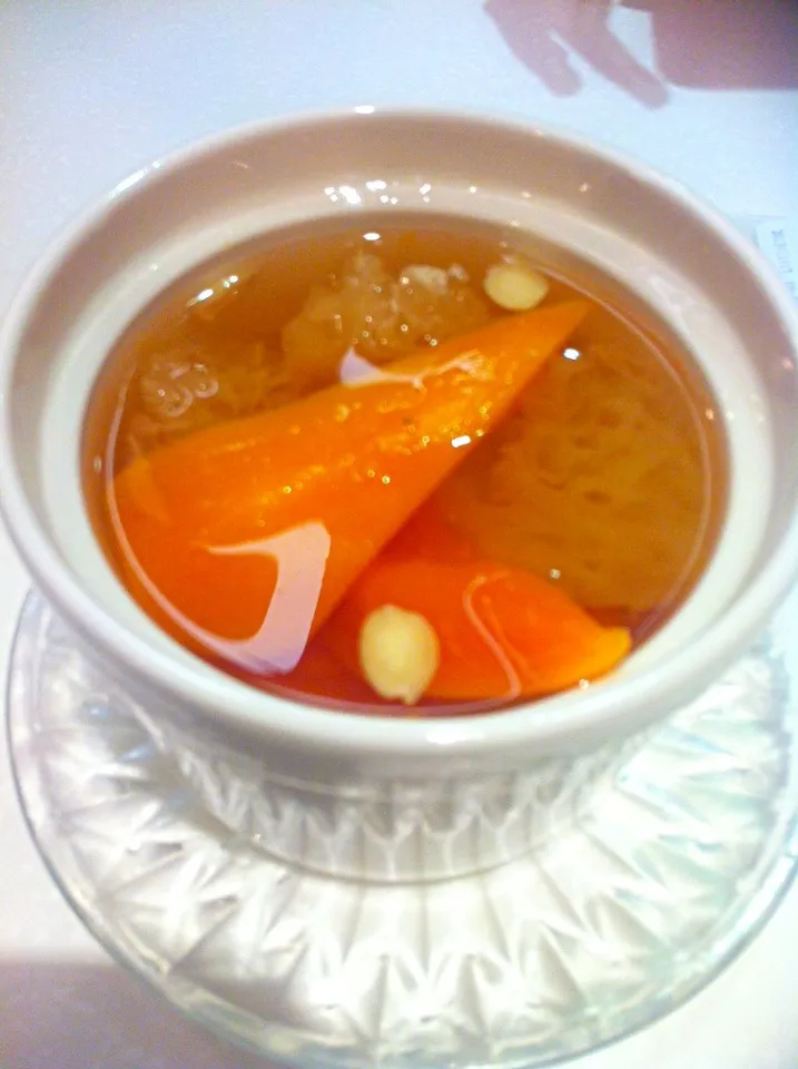 Papaya & snow fungus soup|skyblueさん