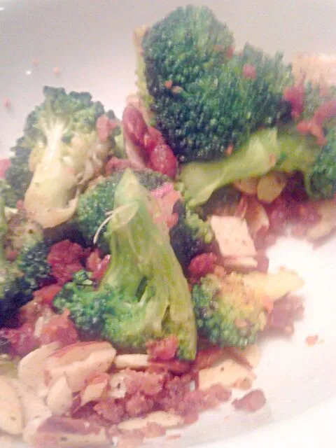 broccoli,  almond, bacon salad|Leigha Jensonさん