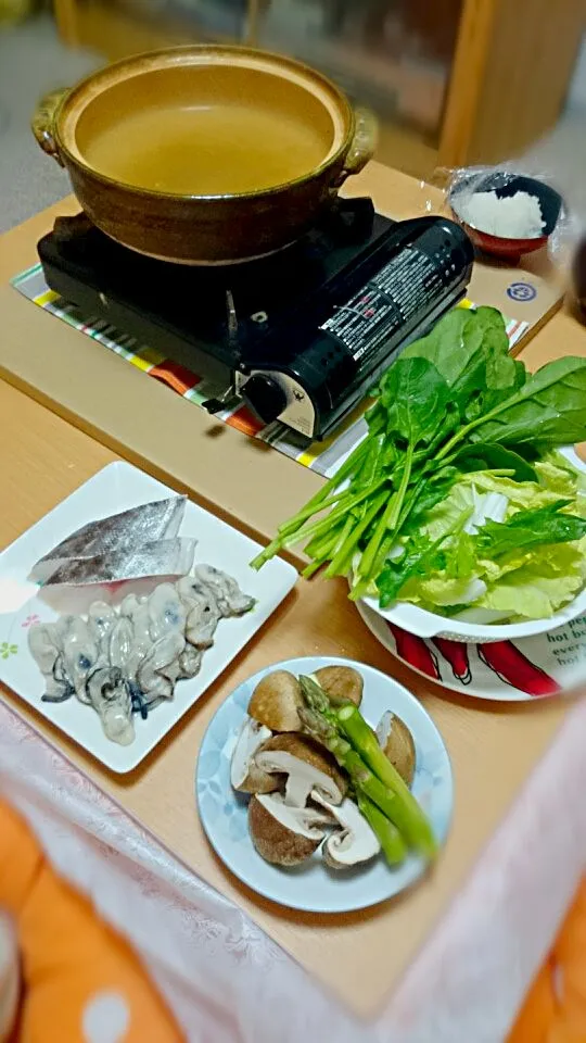 牡蠣&鱈なべ

白菜 ほうれん草  椎茸 アスパラ|HANAさん