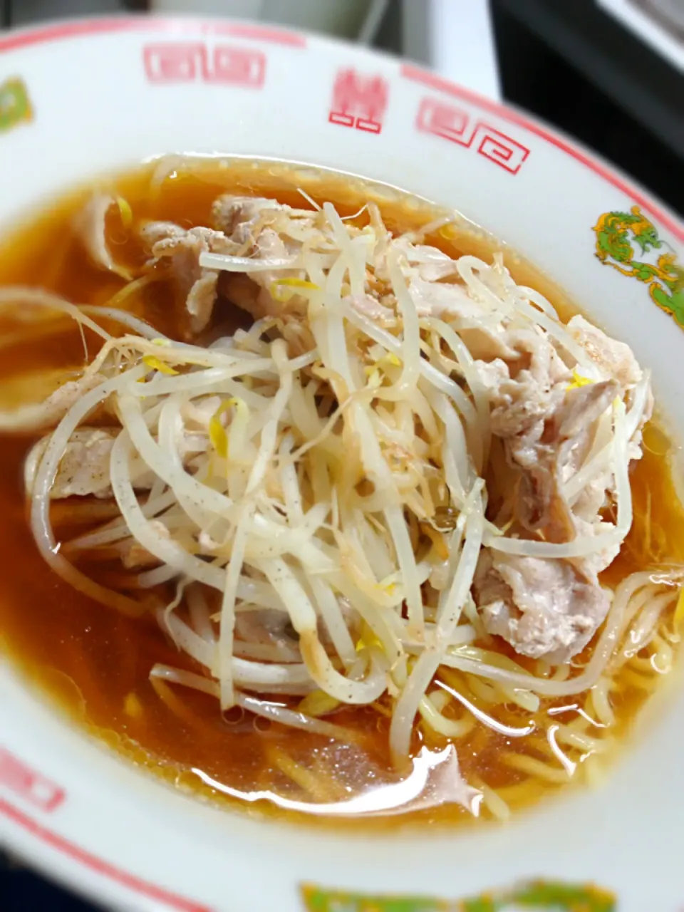 豚もやしの醤油ラーメン。ネギがないと、様にならんね(^^;;|ハルさん