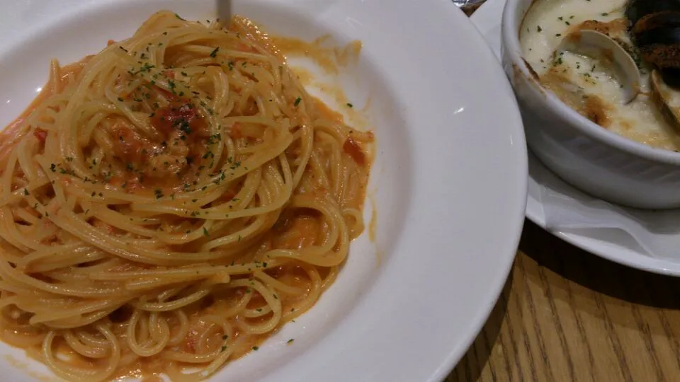 ランチ♪蟹のトマトクリームパスタとシーフードドリアのハーフセット|nonさん