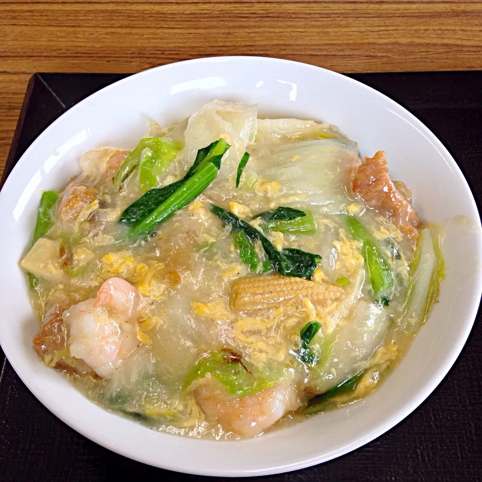 【今日のランチ】中華丼。あんかけが熱々で暖ったまるわぁ〜|takuya KAWANOさん