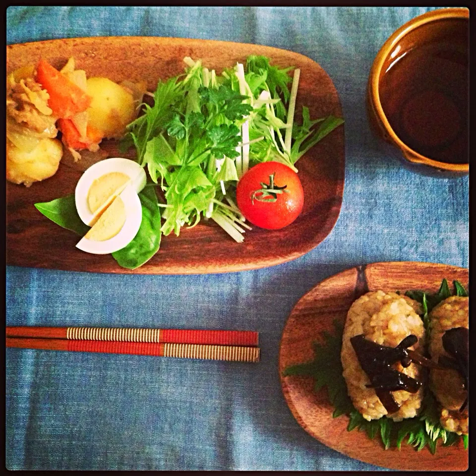 炊き込みごはんのおにぎり定食肉じゃがつき☻|Ｓhinoさん