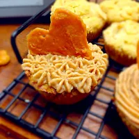 Carrot apple pup cake with peanut butter honey frosting|Meaghan Jennings Climisさん