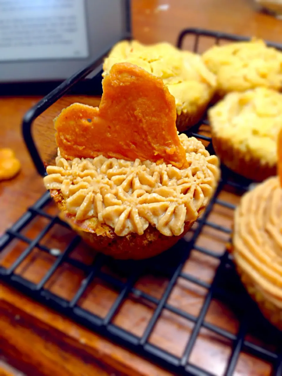 Carrot apple pup cake with peanut butter honey frosting|Meaghan Jennings Climisさん