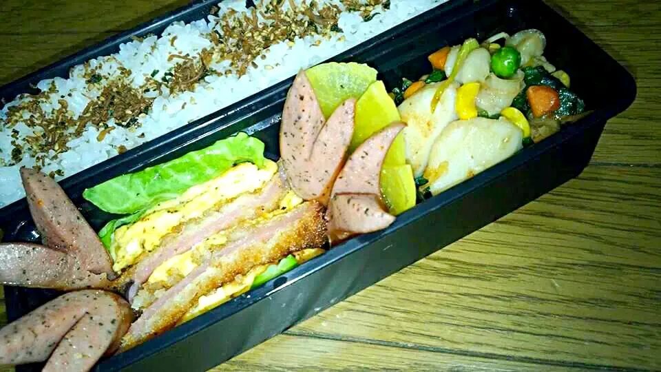 Snapdishの料理写真:ハムチーズカツ&野菜とホタテバターソテー弁当|工藤あゅみさん