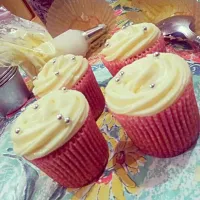 Snapdishの料理写真:Carrot cupcake with cream cheese frosting|Diyana Shahrol-Zakiさん