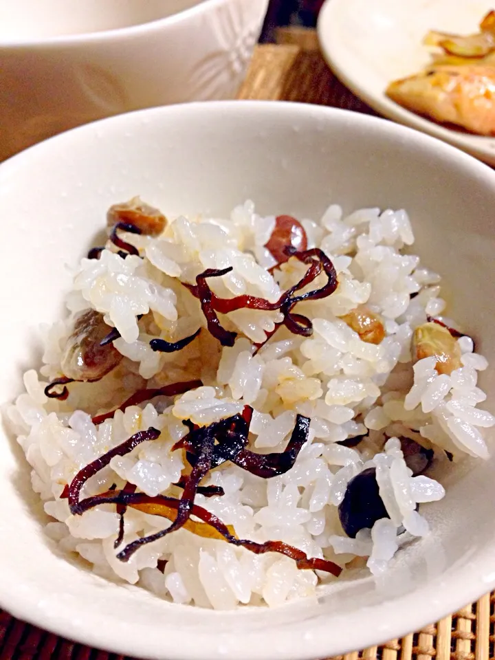 いった大豆で炊いたご飯に塩昆布を炊き上がりに混ぜました|ちゃんこさん