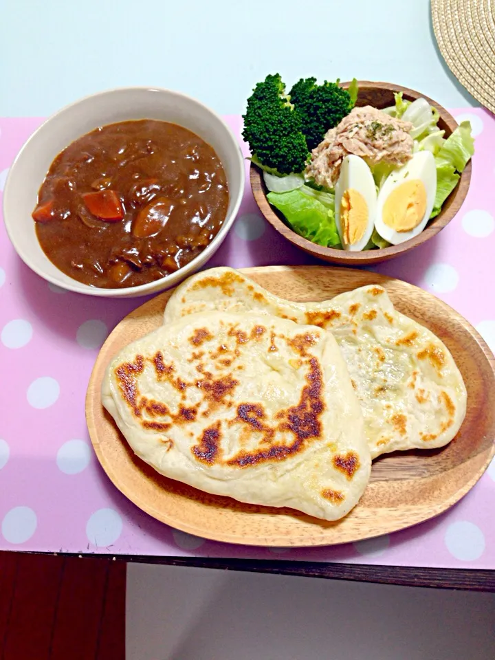 Snapdishの料理写真:野菜たっぷりカレー♡手作りナン♡|hiroママ♡さん