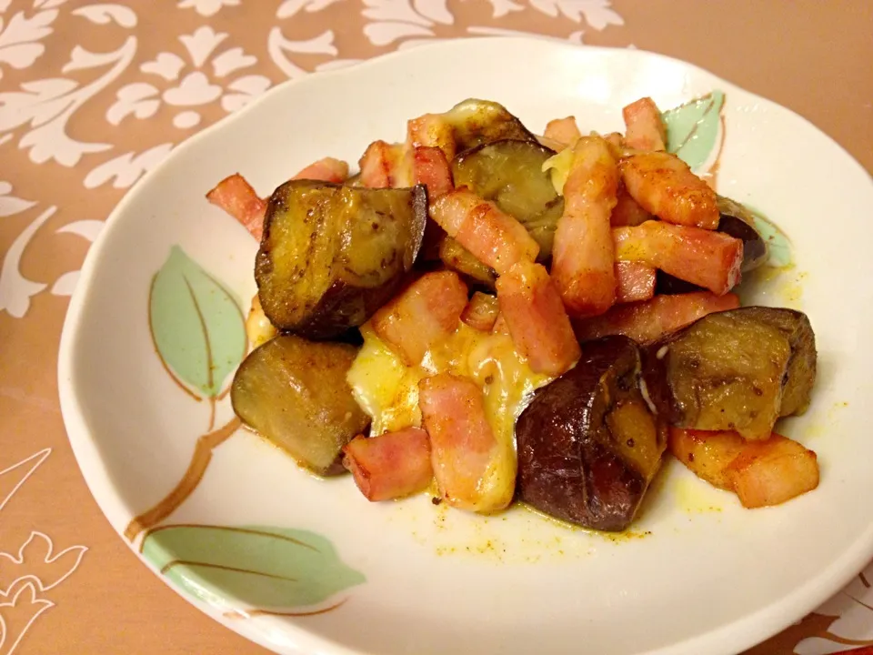 茄子とベーコンのチーズカレー焼き|りーさん