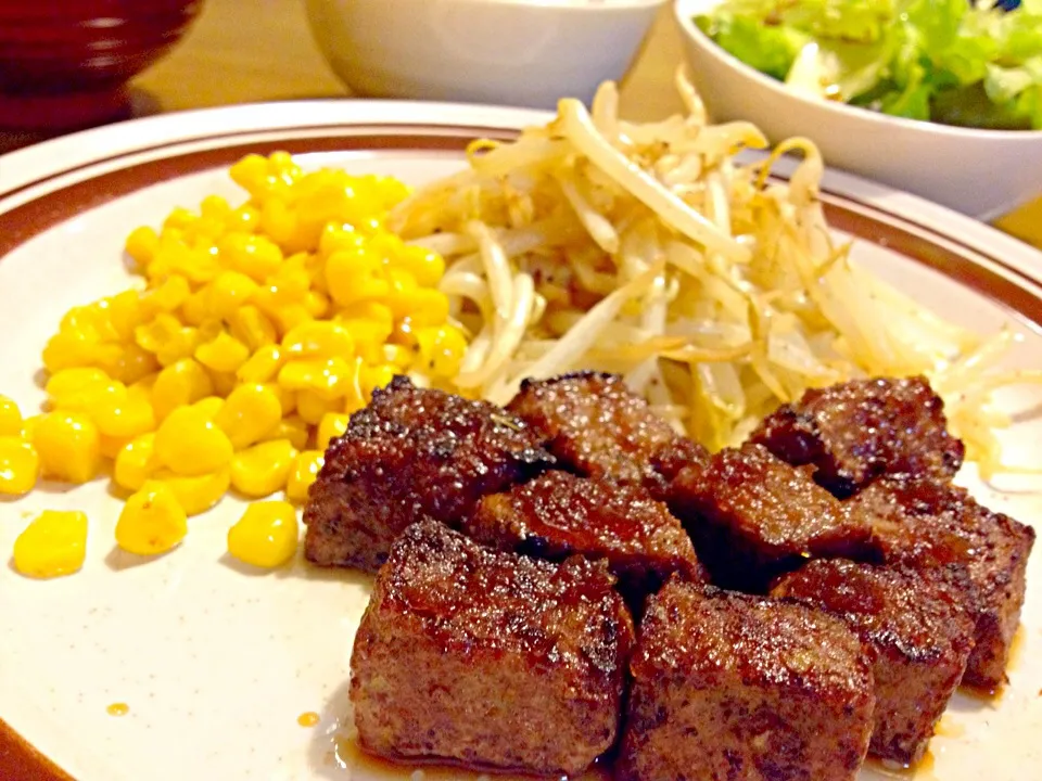 困った時のサイコロステーキで夕食🍴🍚🍴🍚|かずみさん