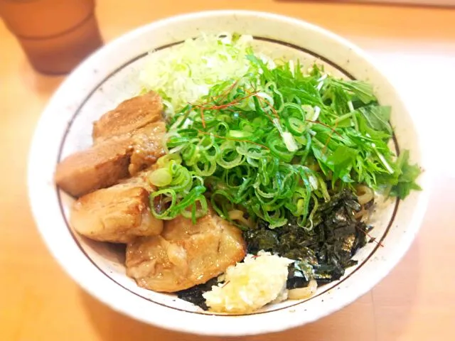 Snapdishの料理写真:トロ肉のせ和え麺|Akinori Yakushijinさん