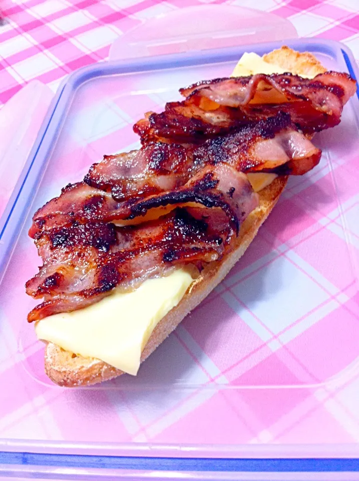 Baguette with bacon n cheese|shirlynさん