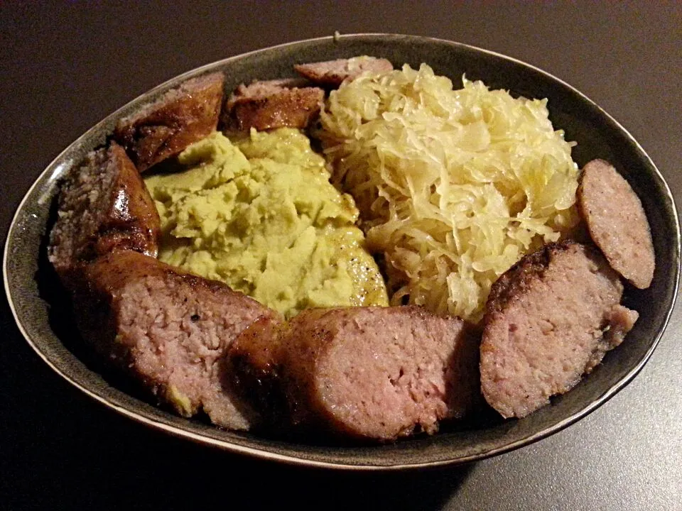 Sherry Sauerkraut, mashed peas and our homemade Pfälzer Würstchen.|Frank&Jolanda - Eteninbeeldさん