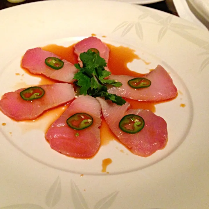 Yellow tail sashimi with jalapeño|foodlover❤️さん