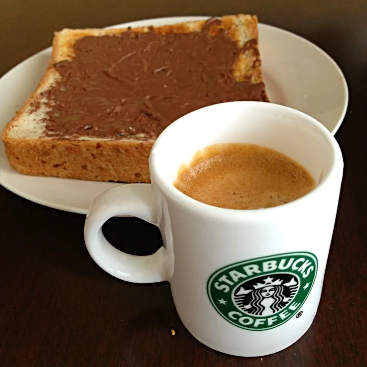 Snapdishの料理写真:Espresso, Bread with nutella|みいさん