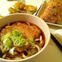 Snapdishの料理写真:きつねうどん＋ちくわの磯辺揚げ|chaa..さん