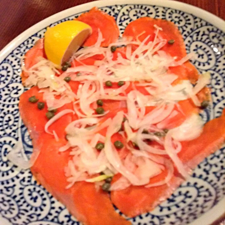 SmokEd SaLmoN Wit CaperS AnD OnioNs on ToP..|GeMzKiTchさん