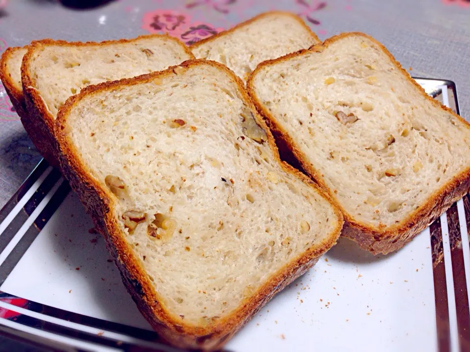 Snapdishの料理写真:くるみフランスパン|yuuさん