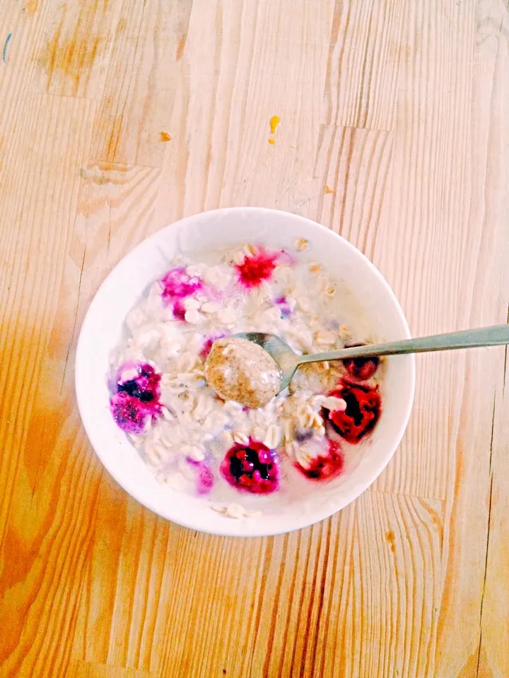 Snapdishの料理写真:Oatmeal + Berries|Jackieさん