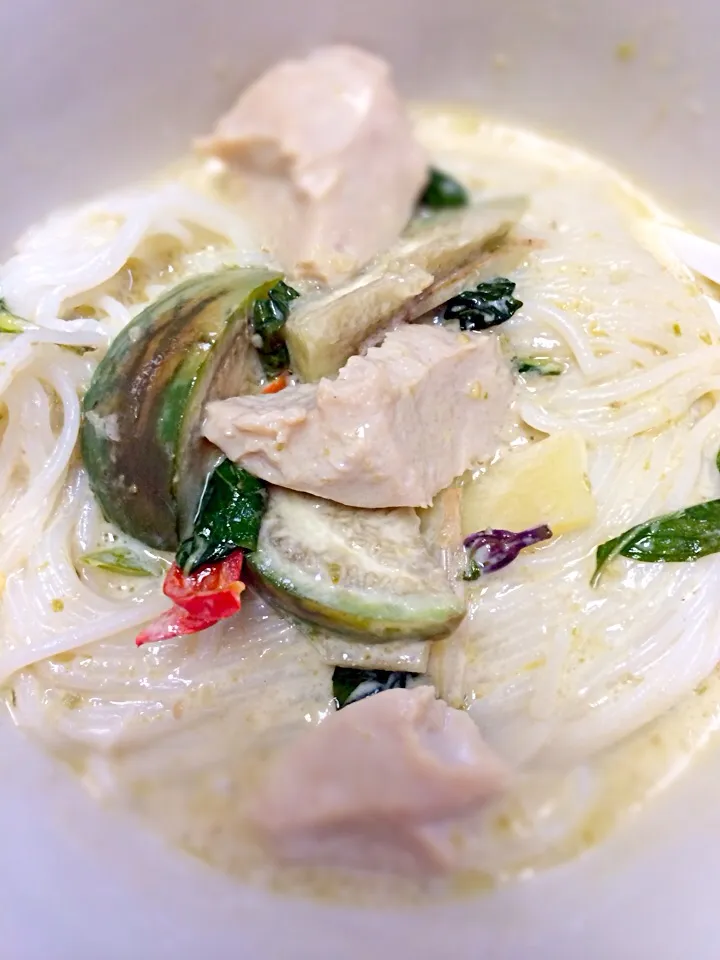 Green curry with fish ball|Katie Chaowanichさん