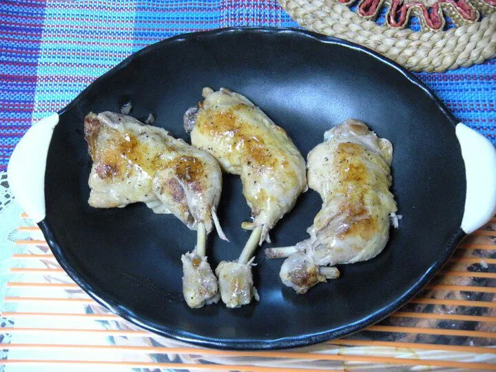 chicken leg grilled in lemon honey and butter.|Ohlayさん