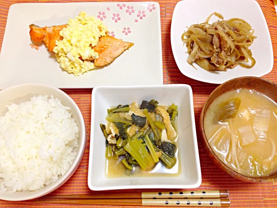 鮭のムニエル、豚肉とごぼうのしぐれ煮、小松菜と揚げの煮物、お味噌汁♡|yuiさん