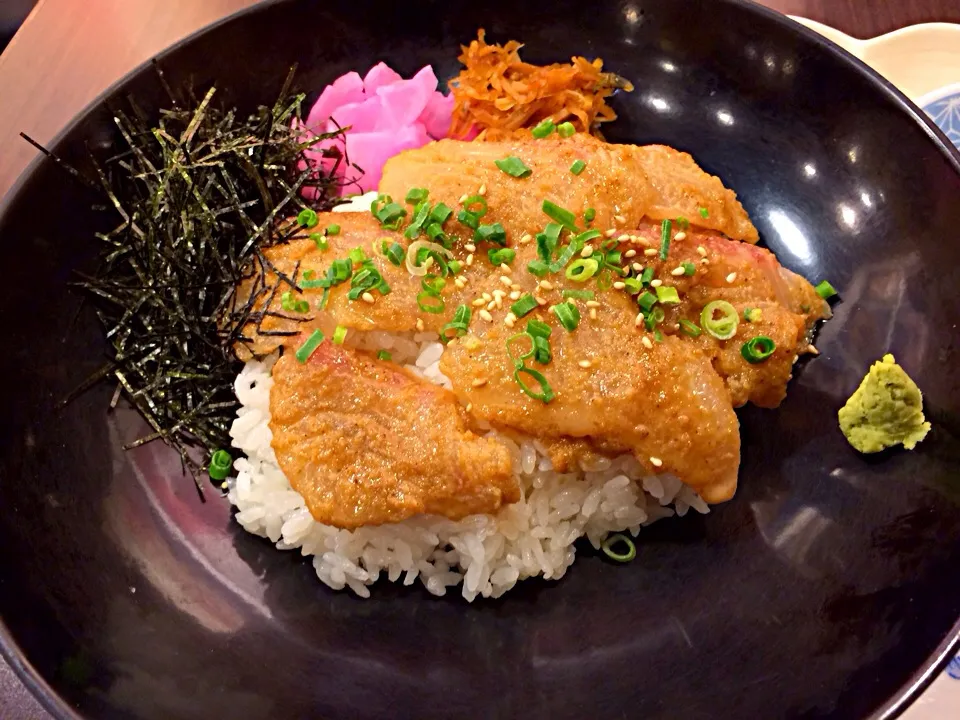 真鯛の胡麻だれ丼|くらんさん