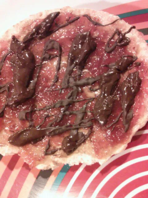 My dessert. Peanut butter, strawberry preserves, and chocolate on a popped rice crisp.|Polly Gelfusoさん