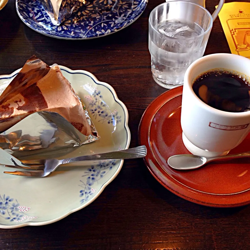 チョコバナナトルテとブレンドコーヒー|Mitsuko Ogakiさん