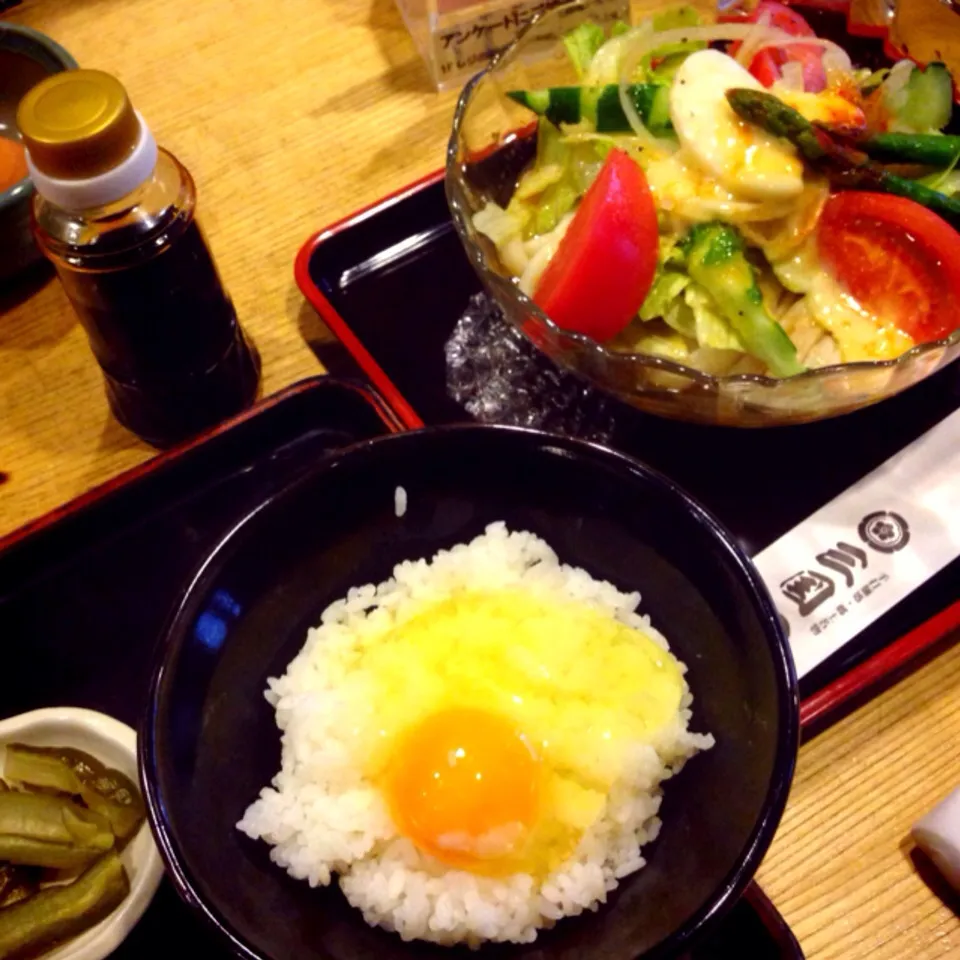 Snapdishの料理写真:サラダうどんとたまごかけご飯|uukaurさん