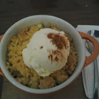 Snapdishの料理写真:apple crumble|Putri Anindyasarasti Widyantoさん