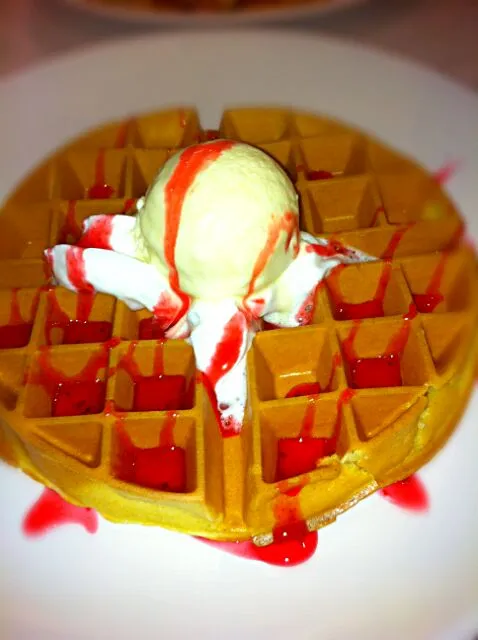 Waffles with ice cream and fresh whipped cream:)|Charlene Lara Leongさん