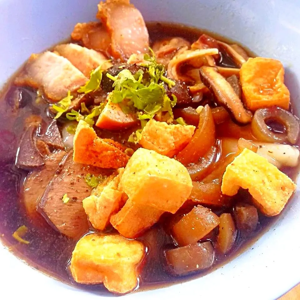 Crunchy Pork Soup wz Fried Tafu & Egg ; Boiled Chinise pasta square :: Guay jap ก๋วยจั๊บน้ำข้น|Toa Nakaratさん