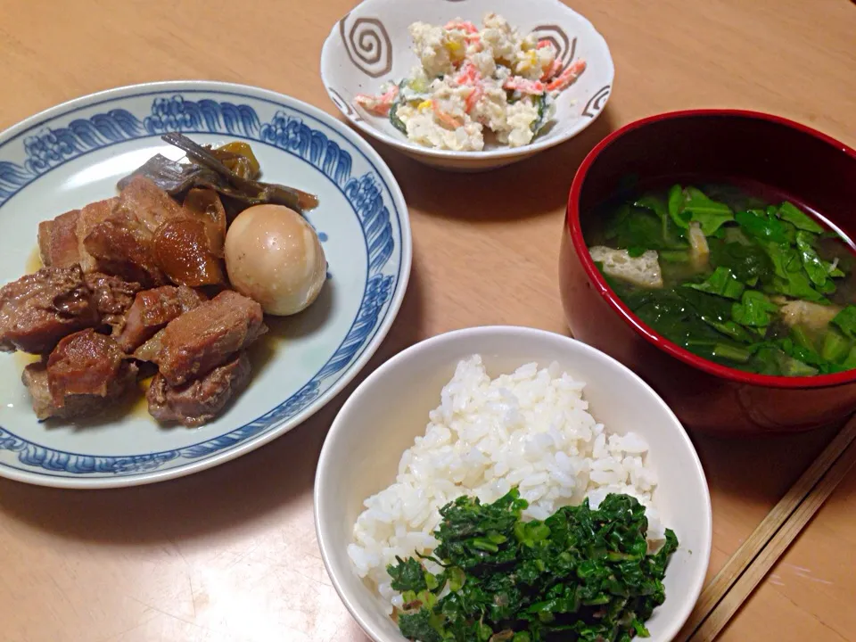 豚の角煮、ポテトサラダ、春菊のお味噌汁、大根葉の菜飯|mogonnさん