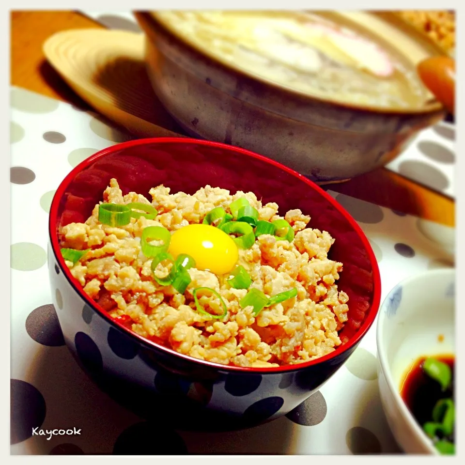 Snapdishの料理写真:鶏そぼろ丼で夕飯〜🐾 小さい雪鍋と一緒に...🍂|Asahimaruさん