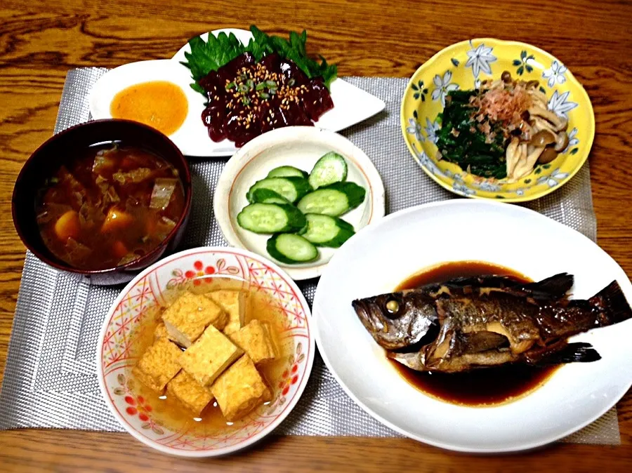 生レバー風蒟蒻・ほうれん草とぶなしめじのお浸し・お魚煮付け・キュウリぬか漬け・厚揚げ煮物・白菜と里芋のお味噌汁|美也子さん