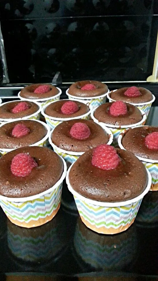 raspberry molten choc cupcakes!|Spidyqueenさん