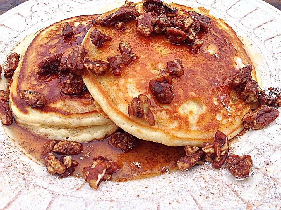 Cinnamon Pancakes with Candied Pecans|lindsay robesonさん