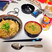 めっちゃねてた笑夜飯でヘルシーに親子丼♪♪どんどん更新するんで気に入ったらフォローしてくださいねー♪♪|たかりょさん