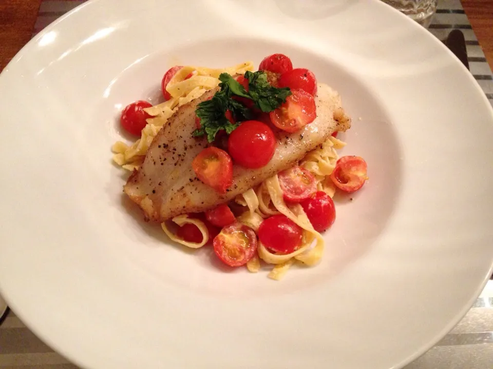 Pasta with garlic tomatoes and tilapia|Richard Koolenさん