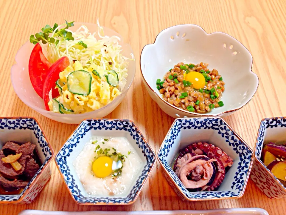 本日の小鉢~鯨肉の生姜甘辛煮、山芋すりおろし、イイダコの煮付け、大学芋、ポテトサラダ、納豆|由寿妃さん