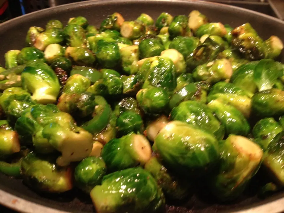 Brussels sprouts tossed with truffle oul|peggy waldonさん