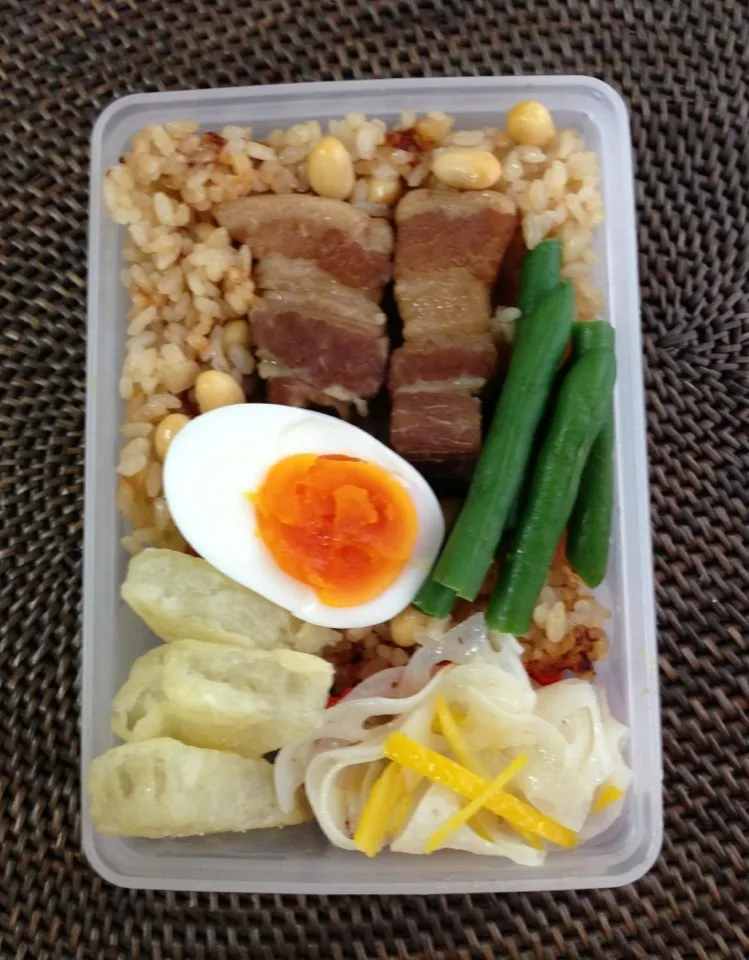 Snapdishの料理写真:豚の角煮ゴハン弁当|*なおみん*さん